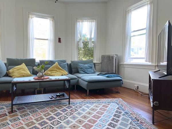 $1,850 / 1br - Bright Spacious Entire House + Dedicated Parking—Amazing Neighborhood (Wayland Square, Providence)64204829066755122