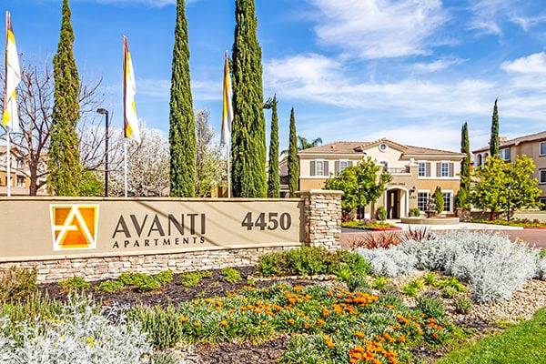 $2,415 / 2br - 1060ft2 - RENOVATED 2BED2BATH WITH WASHER AND DRYER! (NORTH NATOMAS)63844736627203123