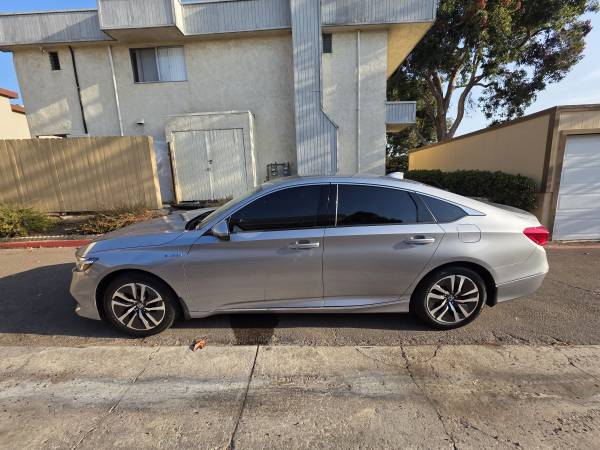 2022 Honda Accord Hybrid Clean title low miles First Owner - $26,000 (San Diego)63440142600963121