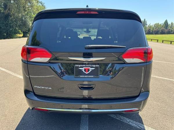 2017 Chrysler Pacifica Touring Plus Minivan - $133 (Est. payment OAC†)63470762456193123