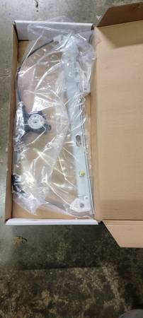 2004 - 2009 Mazda 3 NEW Driver Door Regulator & Motor 1