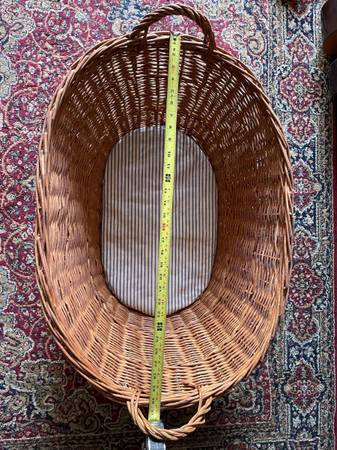 Cesta antigua grande de mimbre - $5 (Centreville)63471267493123123