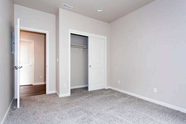$1,873 / 2br - 1055ft2 - Luxury 2 BR Townhome-2-Car Garage, Resort Pool, Close to Mall! (Kennewick)64054767739139124