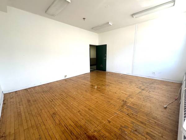 $650 / 200ft2 - ESPACIO DE OFICINA / ESPACIO DE TRABAJO, ESTUDIO DE ARTISTA 4554 -#211 (Uptown)63898856453250122