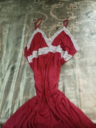 Res nightgown medium white lace chest area CUTE 1