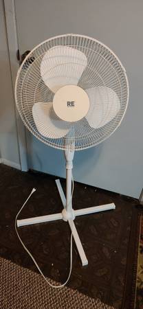 Oscillating Fan - Room Essentials 1