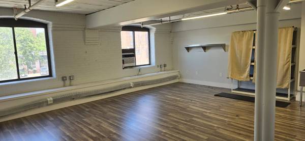 $950 / 700ft2 - Artists/Makers--Large Studio with Sink (Lawrence)63996548996098124