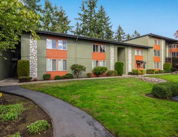 $1,595 / 2br - Private Patio/Balcony, Community Room + Retro Charm & Spacious Layout (Milwaukie Heights)63999314643074123