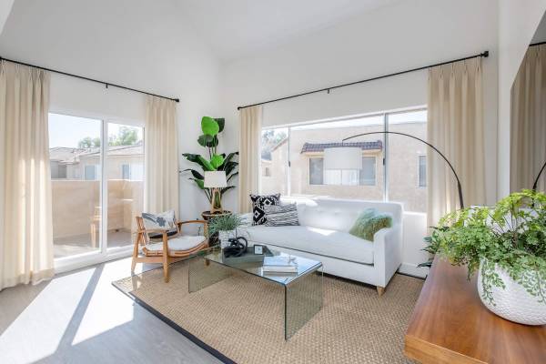 $2,449 / 2br - 860ft2 - Picnic Areas, Washer and Dryer in Home, Breakfast Bar (18414 W. Jakes Way, Canyon Country, CA)63701185822851124
