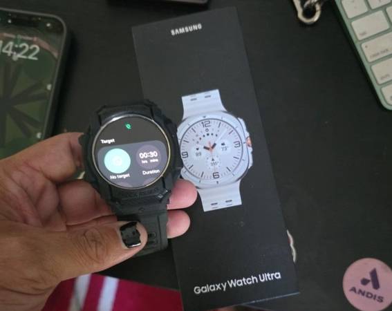 selling ultra watch Samsung. 1