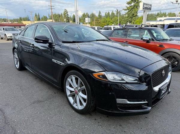 2016 Jaguar XJ R-Sport - $16,999 (+ Sports Cars International - Lynnwood)63470588874371122