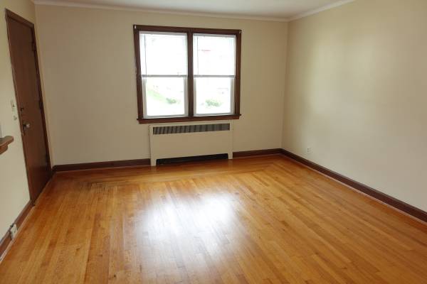 $980 / 1br - 750ft2 - **BEAUTIFUL** Hardwood Floors, Balcony, NON-SMOKING, Garage Available (Cincinnati)63974330295555124