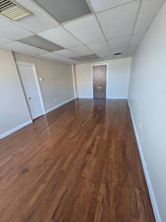 $375 / 275ft2 - Nice 1 room office space facing Main Street (Nashua)63932055690499123
