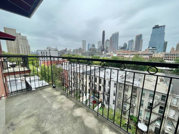 $5,699 / 2br - Penthouse Duplex 2BR/2BA + Balcony & W/D in Boerum hill! (Boerum Hill)63684780727811123