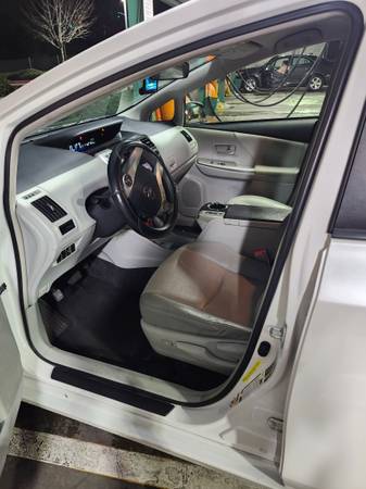 Toyota Prius Hybrid Wagon 2014 - $9,000 (Sacramento)63619584996355122