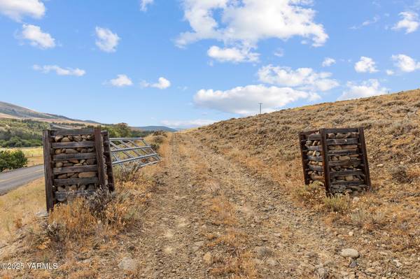 $100,000 premier acreage north of the South Fork Yakima River! 14.38 +/- acres (Yakima)64319761837058121