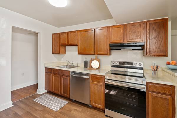 $1,575 / 2br - 785ft2 - Large Floorplans - Washer & Dryer in unit- 2 Bedroom Apartment Homes (NE Washington, DC)63896157076227121