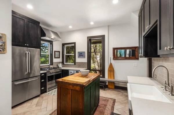 $230 / 5br - Artistic Victorian Gem in a Trendy neighborhood (Portland, OR)63914739679491123
