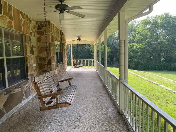 $639,000 / 4br - 3740ft2 - FOR SALE: 5304 Cedar Creek Dr!! (Kemp)64305503760899124