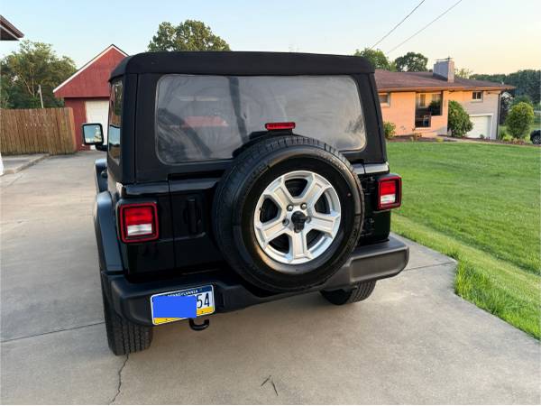 2022 Jeep Wrangler Sport - $25,500 (Greensburg)63625172709377124