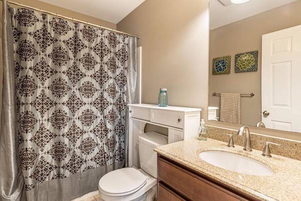 $850 / 2br - Room available in east Boston (boston)63863134519939122