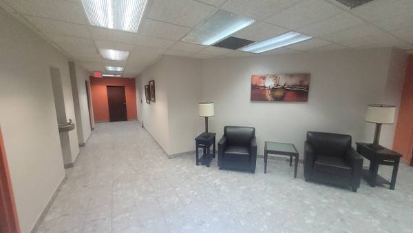 $300 **Private Office Space in Central Location of Southfield** (Southfield)64018942656386122