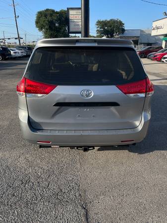 2011 Toyota Sienna - $8,900 (Plano)63483817462657124