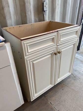 30.25"W Off White KitchenCraft Bathroom Vanity No Top No Sink Used 1