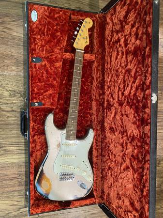 Fender Road Worn '60s Stratocaster with 57/62 pickups gold refinish 1