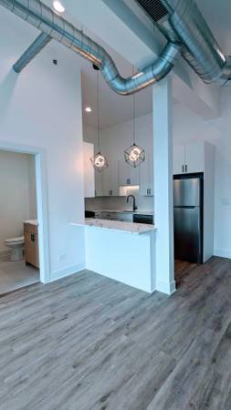 $2,545 / 2br - 2bed/2bath SUNNY, in unit laundry, storefront, elevator, MAIN STREET (Lincoln Square)63960013441539122