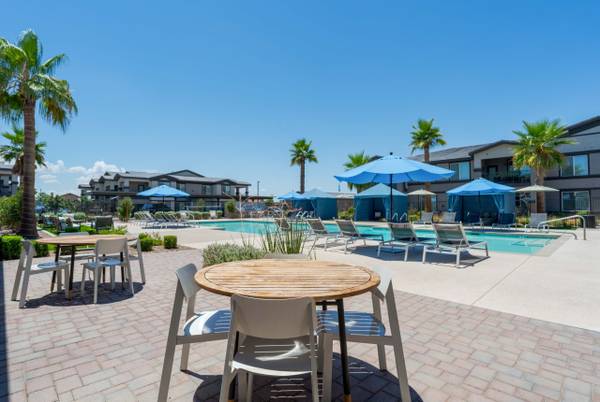 $1,488 / 1br - 783ft2 - Outdoor Game Lounge with Corn Hole, Clubhouse, Dual Vanities (7601 W Glendale Ave, Glendale, AZ)64024998721411121