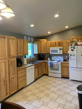 $2100.00 / 3br - 1300ft2 - 960 Poplar Drive63794970798337124