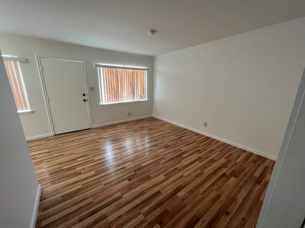$2,250 / 1br - 600ft2 - Sunny1 Bedroom apartment. Private Entrance. Laundry facility. Parking. (redwood city)63868039307905122