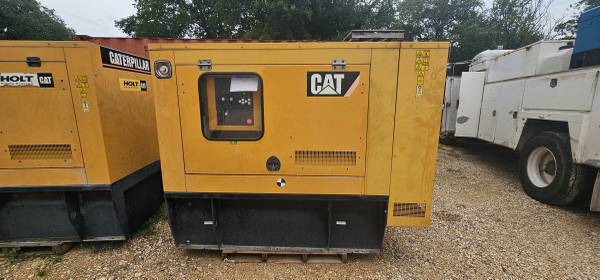 Cat diesel generators 40kw 3ph 120/208 1