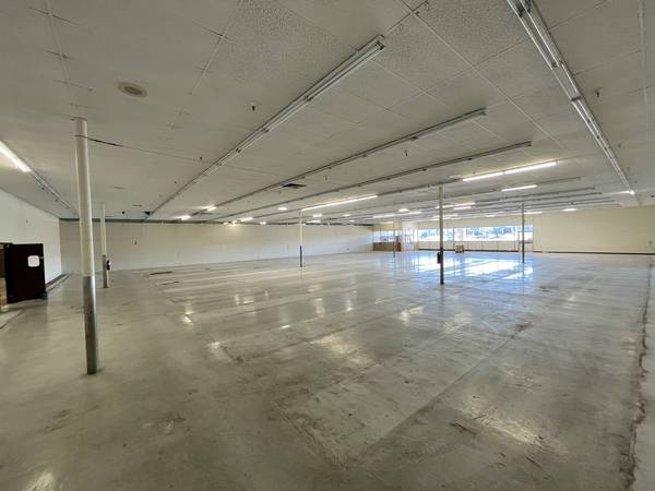 $9,995 / 8916ft2 - PRIME ANCHOR SUITE FOR LEASE - 9K SQFT FLEX SPACE AT DEER VALLEY PLAZA (19TH AVE AND BELL ROAD)64024823804163121