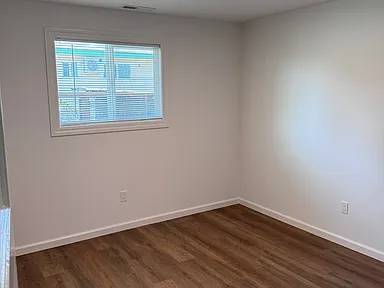 $1,520 / 2br - 933ft2 - this 2 bedroom/1 bath, single-story home with hardwood floors63413794042625122