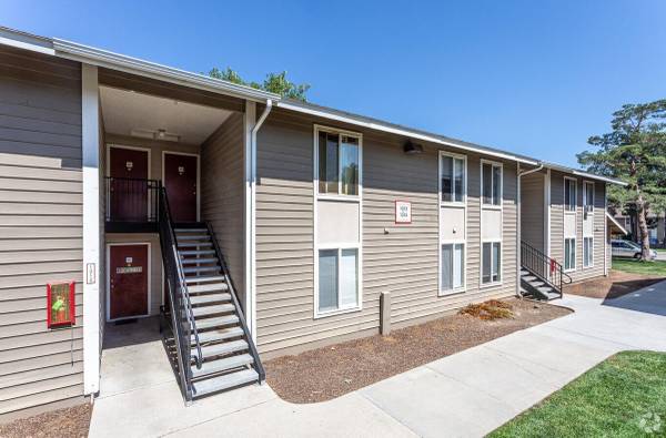 $2,000 / 3br - 1100ft2 - Ciudad. Dormir. Comer. Comprar. Repetir. ¡Vive todo en Central Pointe! (West Bench)63794970364803123