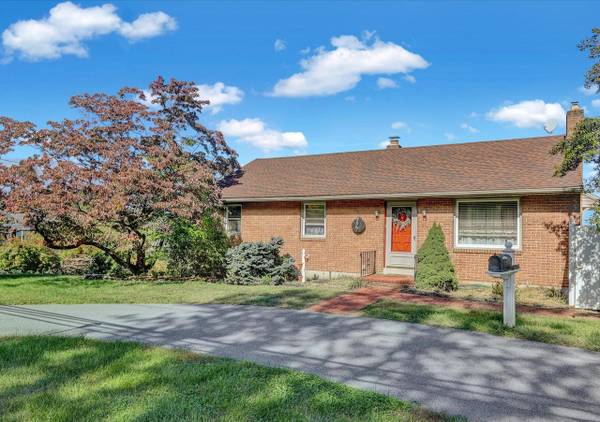 $1,250 / 3br - 1092ft2 - Well-Cared-For 3BR/2BA All-Brick Home with Sunroom & Scenic Views!64024499897474122