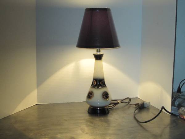 Lamp Blk and White 1