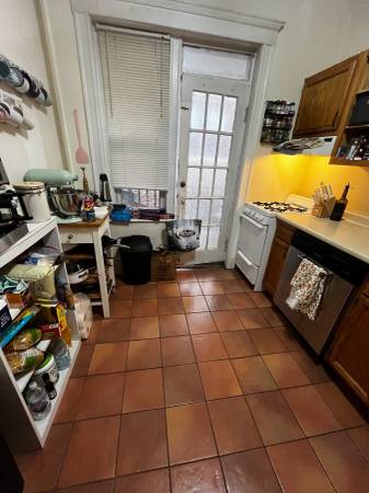 $2,400 / 2br - 850ft2 - AVAILABLE 11/1 Cleveland Circle, Easy T Access (Brighton)63996407341955121
