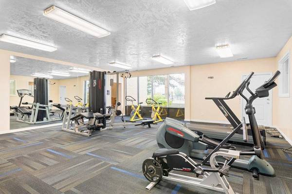 $1,009 / 1br - 456ft2 - Onsite laundry., New windows., Sparkling Pool., New HVAC systems. (Salt Lake City)63671024580227122