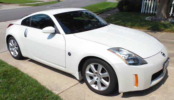 Limpio, todo original, de un solo dueño, Nissan 350Z, solo 43 mil millas - $19,999 (Virginia Beach)63621705619971120