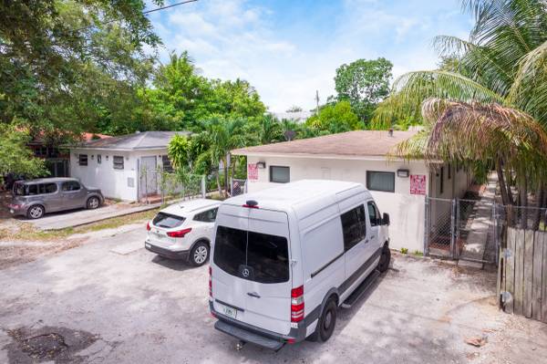 $1,100,000 / 4br - 2180ft2 - FOR SALE: FOURPLEX (1 bed/1 bath each) in LITTLE HAITI (Miami)64049275092609120