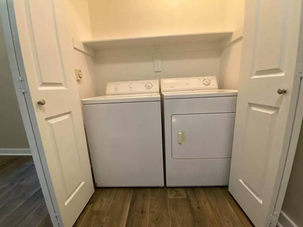 $1,926 / 2br - 1171ft2 - 6-weeks free if you move in within 7-days of applying! (Portland - Close to Airport)63956924393730123