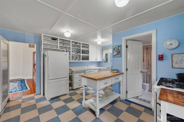 $975,000 / 4br - 2907ft2 - JUST LISTED | Historic Fairhaven Gem with Bay Views and Charm (Bellingham)64141618759297122