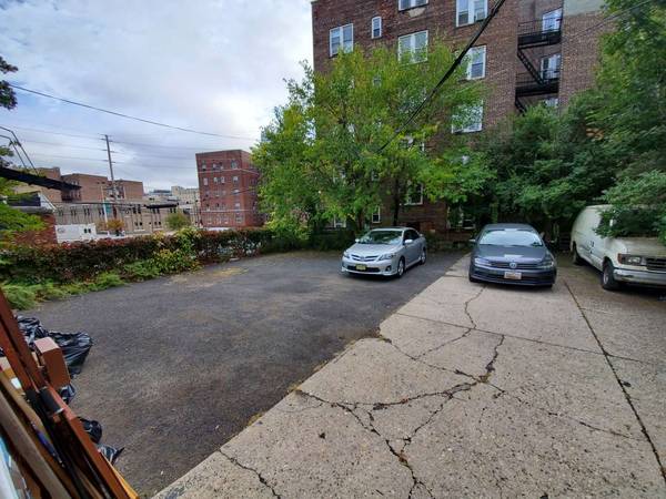 $700 / 3br - 1 Furnished room in a shared big apartment, l block from Path Train (Journal Square / Jersey city)63874742497923122