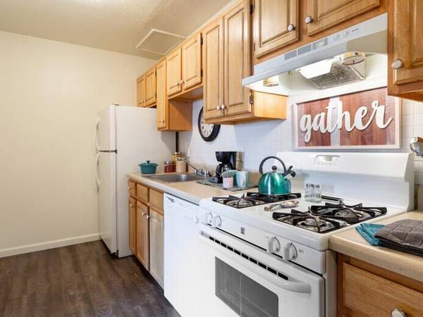 $1.219 / 3 habitaciones - 1040ft² - 🍉 3 habitaciones/2 baños listas para el verano: dos baños completos y espacio para moverse (2609 Bow Court, South Bend, IN)62977636263171122