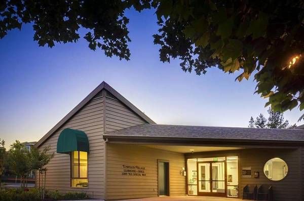 $3,415 / 2br - 1546ft2 - Basketball Court, Extra Windows for Abundance of Natural Light (napa county)63824666152577124