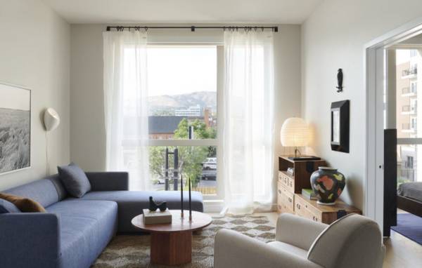 $1,741 / 1br - 660ft2 - Luxury beautiful apartment, urgent leasing take over (Salt Lake City)63671040816129121