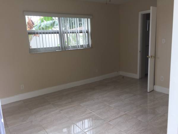 $1,250 / 1br - RENOVATED APARTMENT/ EFFICIENCY RENT (Miramar)63906442524547122